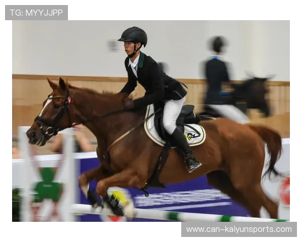 西班牙青少年骑手在国际马术比赛中获得优异成绩，展现潜力。，西班牙骑马雕像